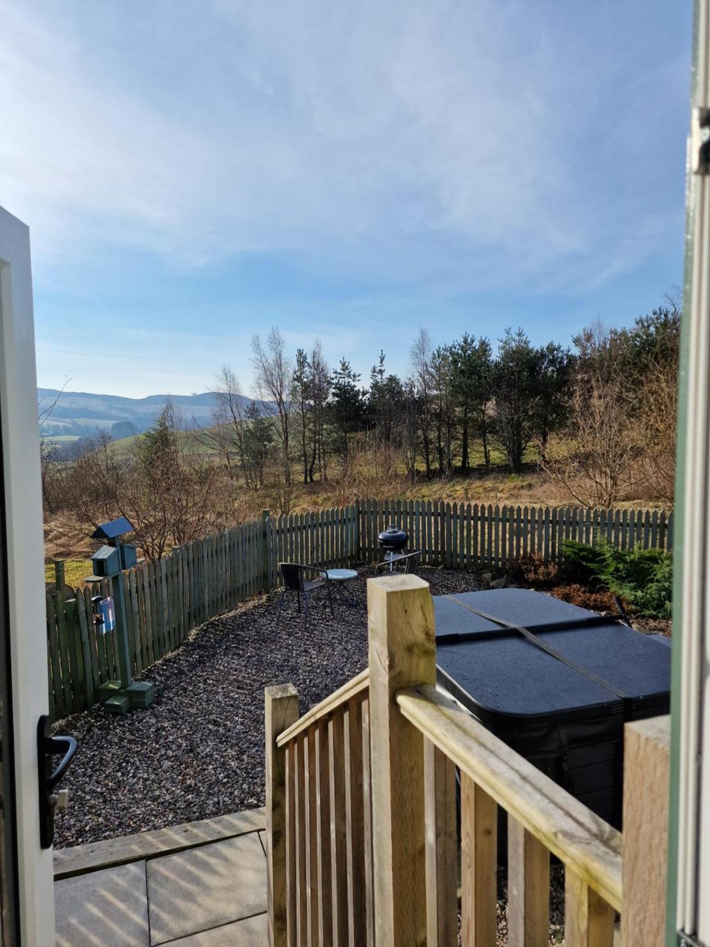 Dalnoid Cottages & Treehouses Nr Glenshee Exterior photo