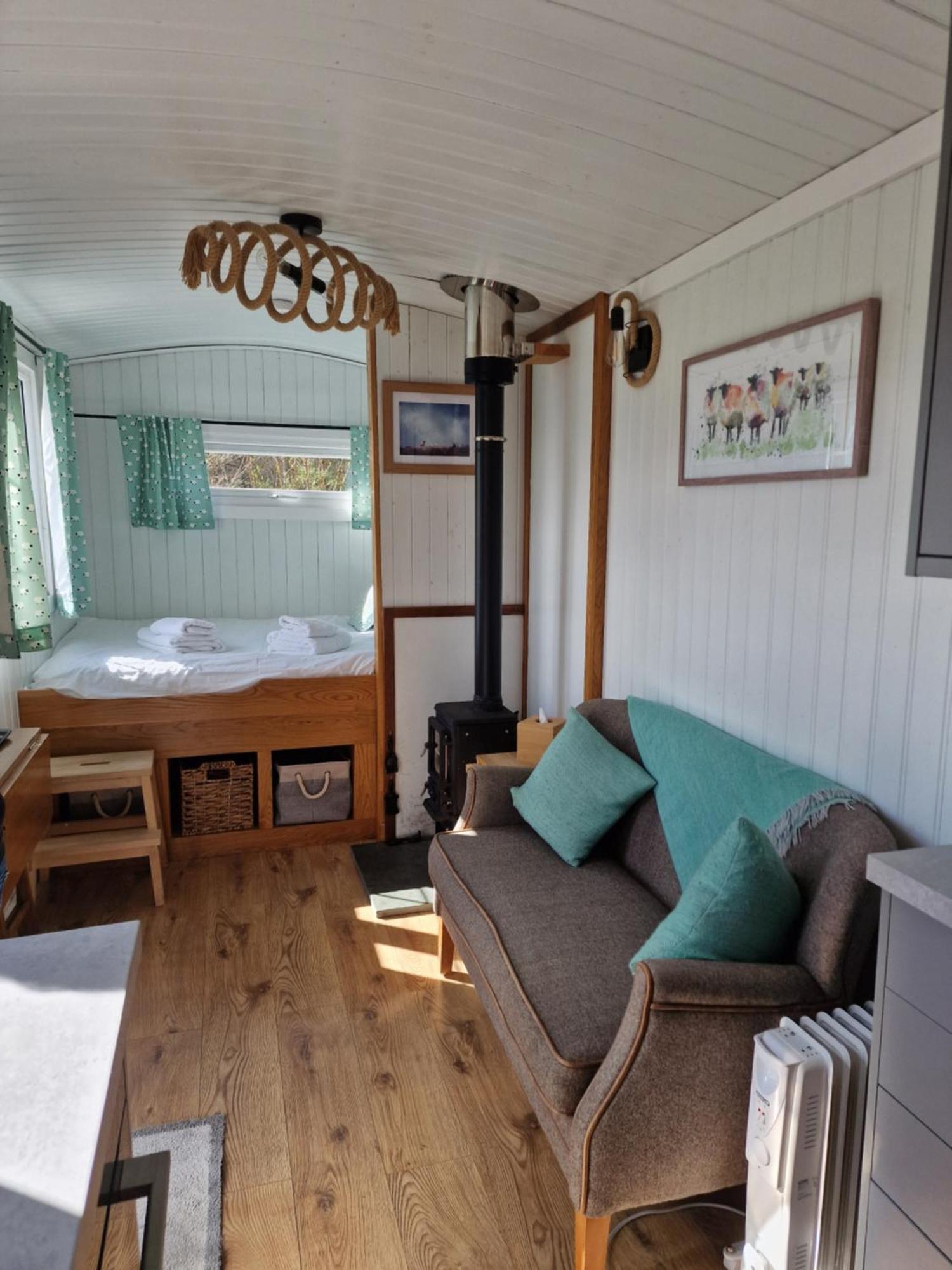 Dalnoid Cottages & Treehouses Nr Glenshee Exterior photo
