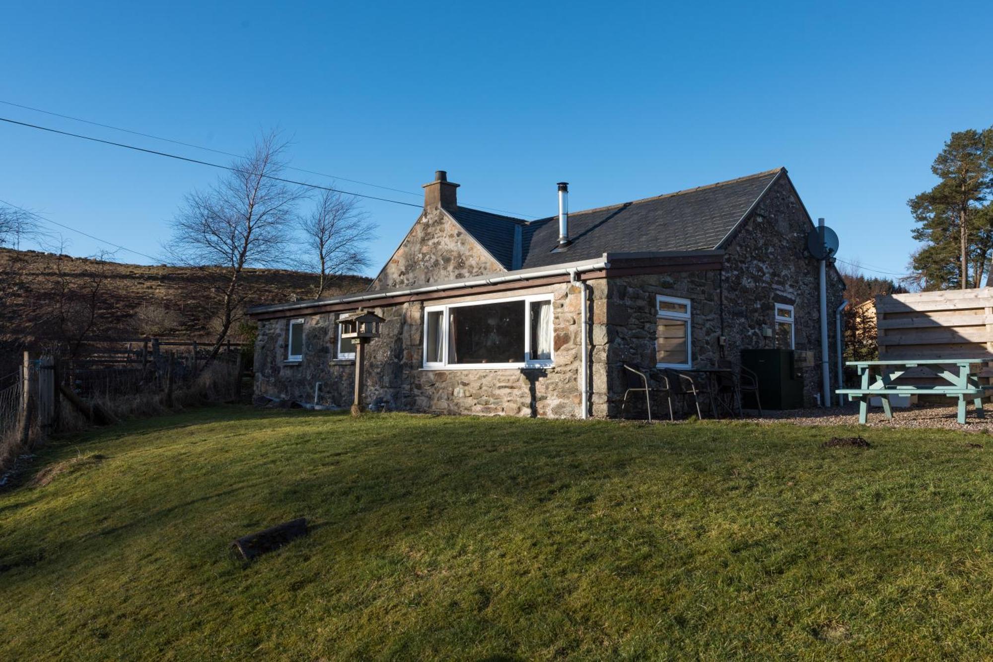 Dalnoid Cottages & Treehouses Nr Glenshee Exterior photo