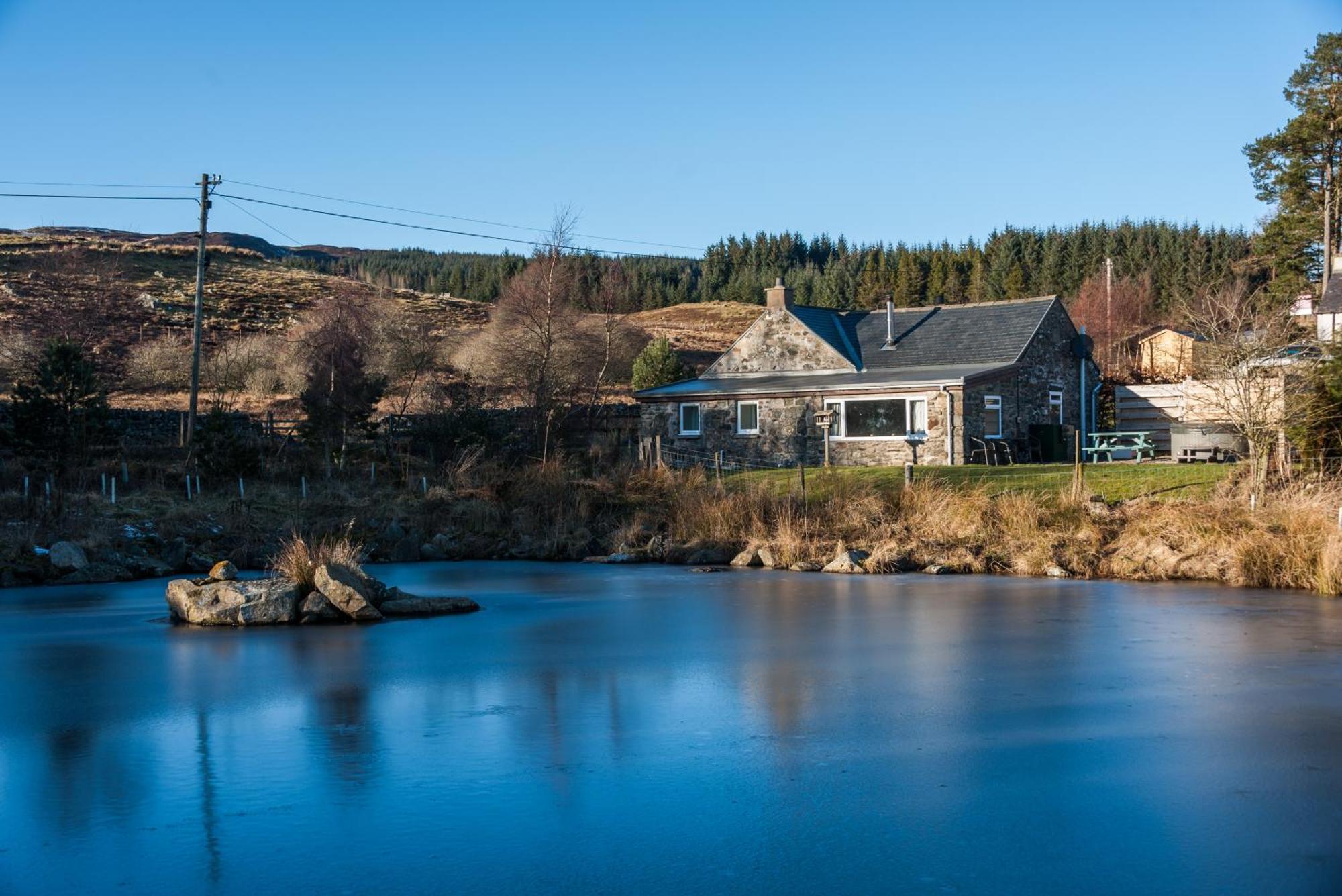 Dalnoid Cottages & Treehouses Nr Glenshee Exterior photo
