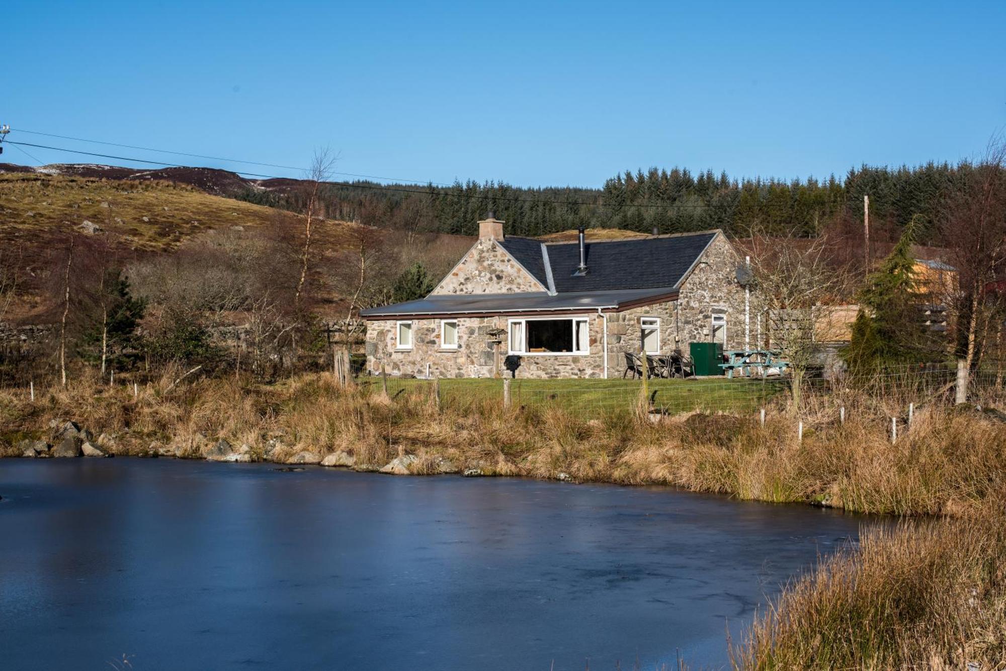 Dalnoid Cottages & Treehouses Nr Glenshee Exterior photo